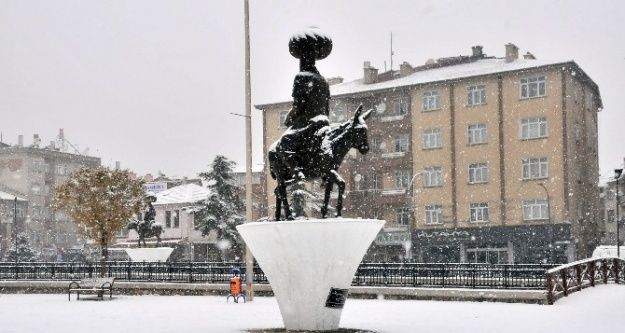 Akşehir'e Yılın İlk Karı Yağdı
