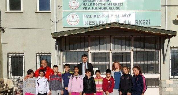 Burhaniye'de Küçük Sporcular Halk Eğitimi Ziyaret Etti