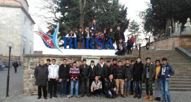 Büyükşehir'den Öğrencilerin Gezisine Otobüs Desteği
