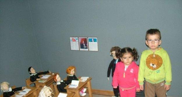 Çocuklar Bebek Sergisini Gezerse