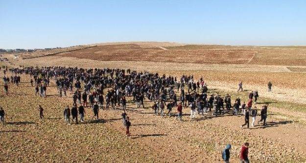 İdil'de Yüzlerce Kişi Cizre'ye Doğru Yola Çıktı