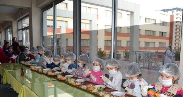 Şehzade Mehmet Anaokulu'ndan Meyve Kebabı Şenliği