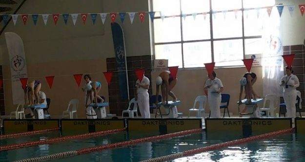 Yalova'da İlk Yüzme Yarışları Yapıldı