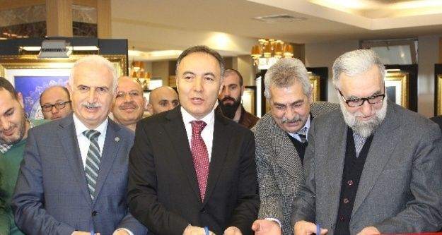 Atatürk Üniversitesi'nde Hat Sergisi Açıldı