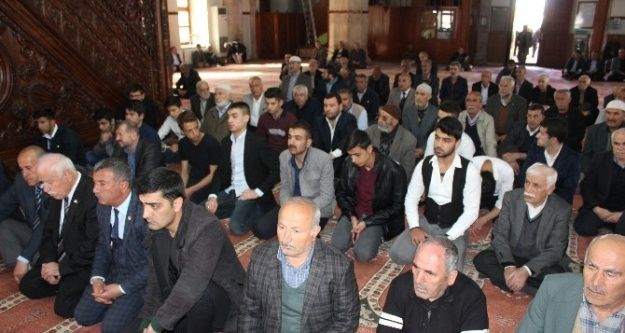 Alparslan Türkeş İçin Mevlit Okutuldu