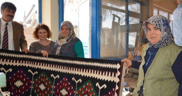 Korkuteli'de Kilim Dokumacılığı Kursu
