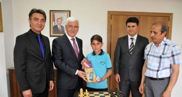 Türkiye Birincisinden Vali Koca'ya Ziyaret