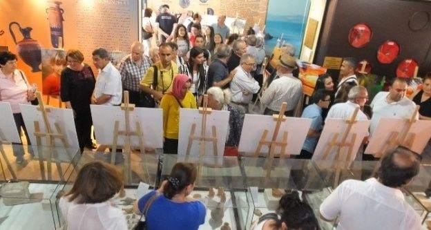 Burhaniye'de Amatör Fotoğrafçılar Müzede Sergi Açtı