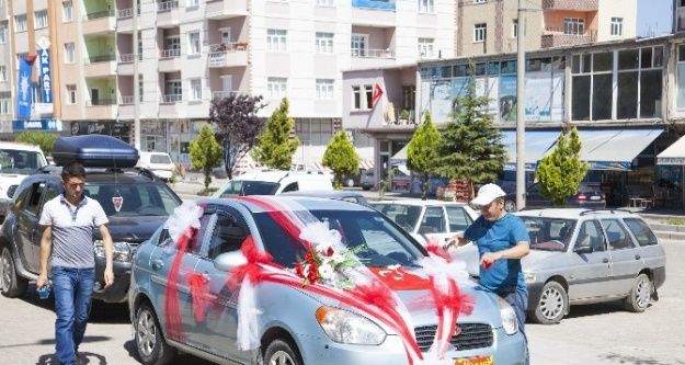 Gelin arabalarında süsleme telaşı