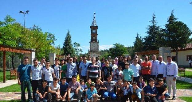 60 kişilik öğrenci grubu Dünya Barış Günü'nde Bilecik'i gezdi