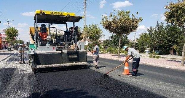 Büyükşehir Karaman Caddesinde asfalt yeniliyor