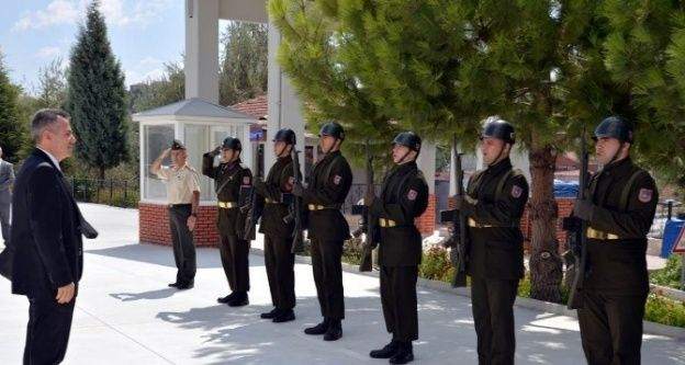 Vali Elban'dan İl Jandarma Komutanlığı'na ziyaret