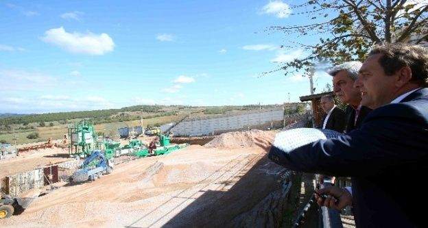 Başkan Karaosmanoğlu, yeni kurulan asfalt üretim tesisini inceledi