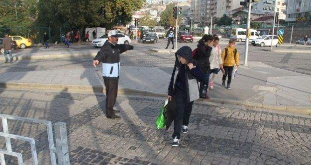 Büyükşehir Zabıtası'yla okul yolları daha güvenli