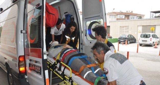 Fabrika çatısından düşen Suriyeli ağır yaralandı