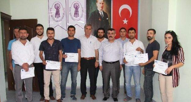 Silopi'de kursiyerlerin sertifika sevinci