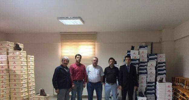 Ürgüp Ticaret Odası bin öğrenciye ayakkabı yardımında bulundu