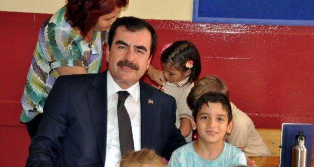 AK Parti'li Erdem Öğretmenler Günü'nü kutladı
