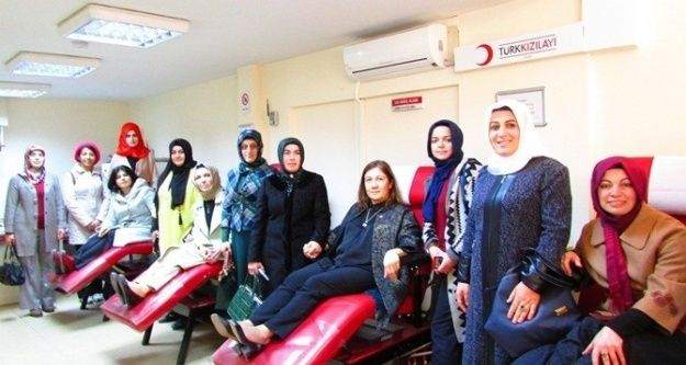 AK Partili Kadınlardan Kan Bağışı