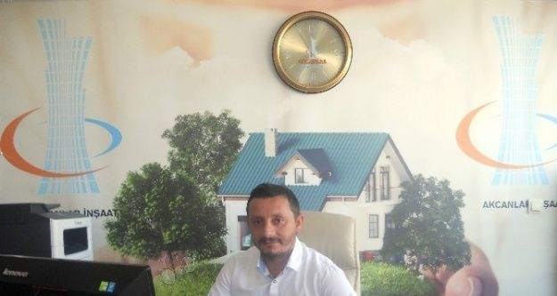 İşadamı Akcan Öğretmenler Gününü kutladı