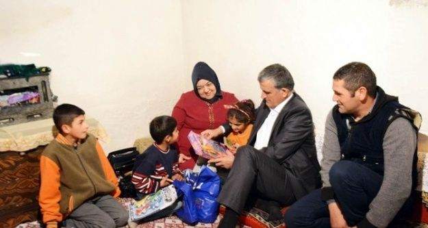 Vali ve eşi Aile ziyaretlerinde