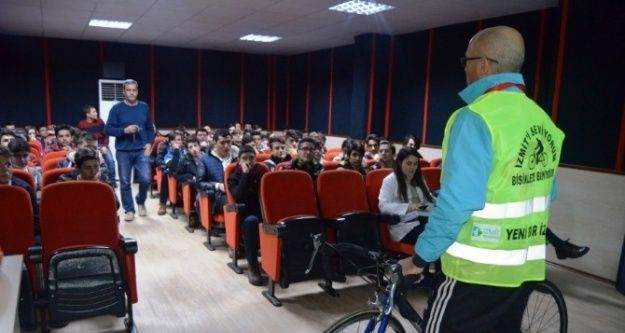 İzmit'te bisiklet eğitimleri sürüyor
