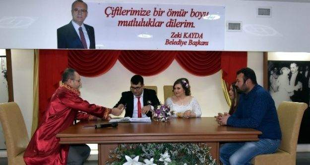 Salihli'de 2016 yılında bin 225 çiftin nikahı kıyıldı