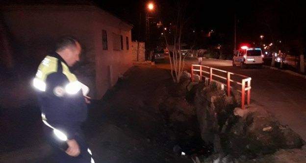 Söke'de motosiklet köprüden uçtu: 2 yaralı