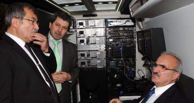 Vali Karaloğlu 112 Acil Çağrı Merkezi'ni inceledi