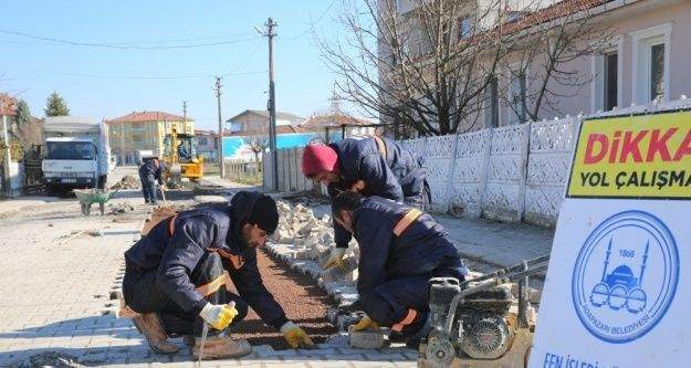 Adapazarı'nda yollarda bakım ve onarım çalışmaları sürüyor