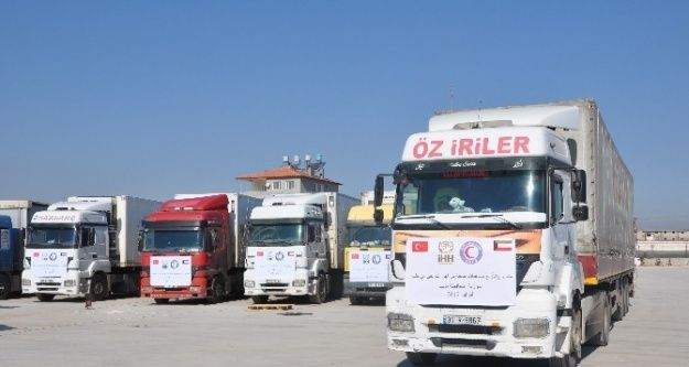 İHH ve Kuveyt Kızılayı'ndan Suriye'ye 15 tırlık yardım