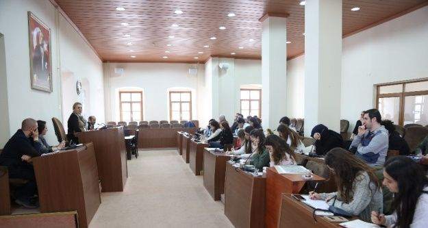 İYTE'li öğrenciler projelerini Başkan Uyar'a sundu