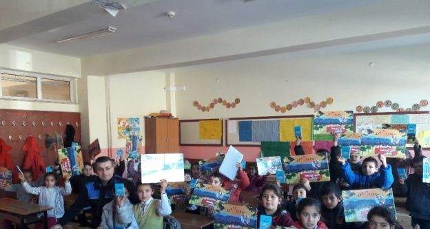 Köy okuluna kırtasiye yardımı yapıldı