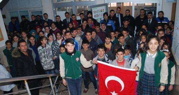 Polisten öğrencilere ziyaret