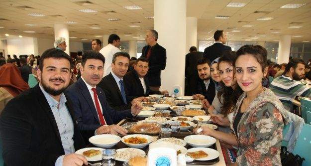 Rektör Karacoşkun, öğrencilerle bir araya geldi