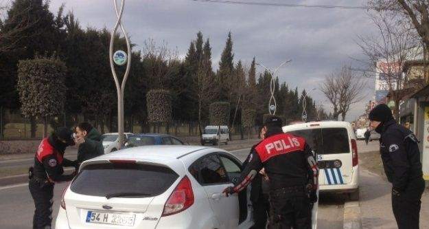 Sakarya'da şüpheli araçlar didik didik aranıyor