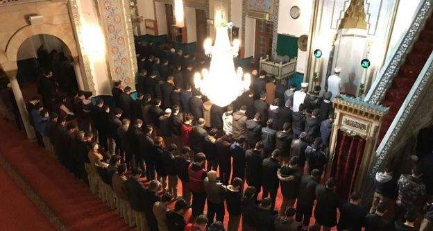 Vali Dağlı, sabah namazında gençlerle buluştu