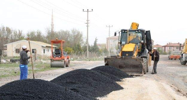 Aksaray'da sıcak asfalt çalışmaları sürüyor