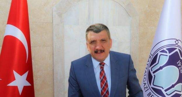 Başkan Gürkan 23 Nisan'ı kutladı