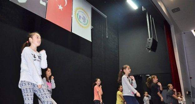 Bozüyük'te dansın her dalı öğretiliyor