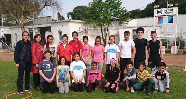Burhaniyeli kadın meclis üyesinden özel sporculara övgü