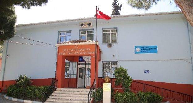 İsmail Türk Ortaokulu yeni görünümüne kavuştu