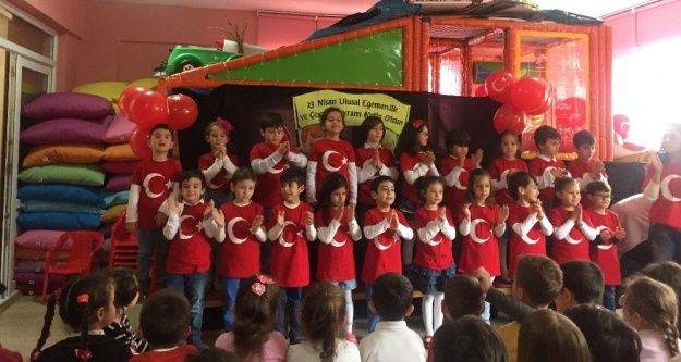 Minik öğrenciler 23 Nisan'ı kutladı