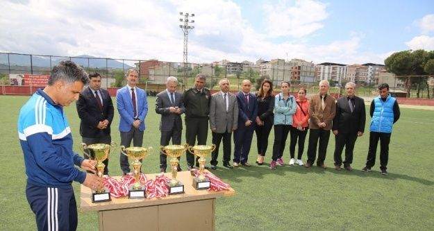 Şampiyon öğrencilere ödül töreni