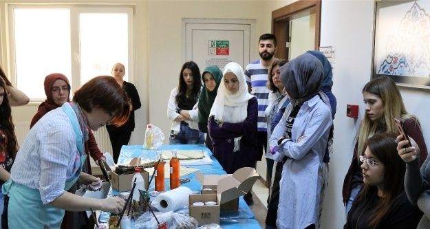 SAÜ'de ‘Ebru Workshop' etkinliği düzenlendi