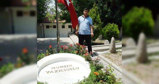 Şehit polisten geriye Yazıcıoğlu'nun mezarı başında çektiği fotoğrafı kaldı
