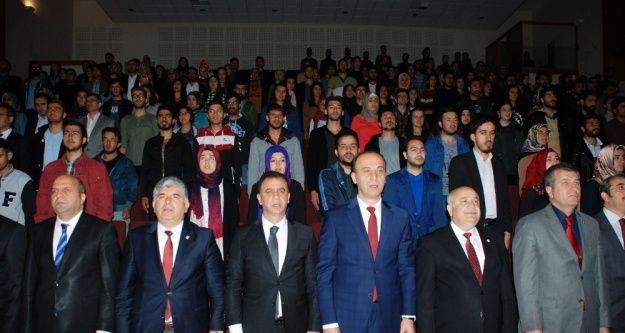 Vali Erin kariyer günlerinde üniversitesi öğrencileriyle buluştu