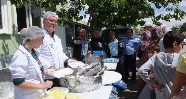 Hürriyet Mahallesinde geleneksel pilav hayrı yapıldı