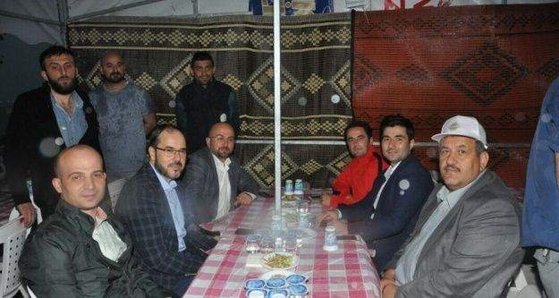 Başiskele'de yağmur altında iftar