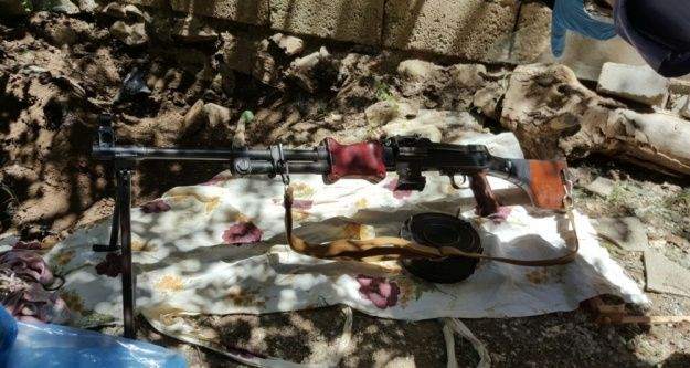 Hakkari'de toprağa gömülü makineli silah ele geçirildi